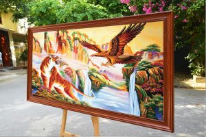 anh-hung-tuong-ngo-tl2496-kt07-chat-luong-cao-mau-sac-net-ben-dep-phong-khach-sang-trong-phong-ngu-khung-tranh-tan-co-dien-vang-gold-5cm