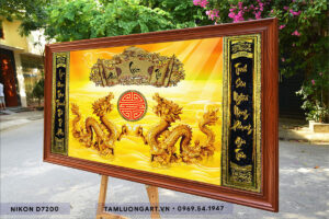 tranh-treo-tuong-phong-tho-gia-tien-tl2764-kt07-chat-luong-cao-mau-sac-net-ben-dep-khung-tranh-van-go-ban-9cm