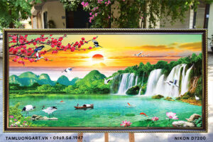 tranh-treo-tuong-son-thuy-huu-tinh-tl2329-kt07-chat-luong-cao-mau-sac-net-ben-dep-khung-tranh-hoa-van-ban-5cm