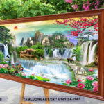 tranh-treo-tuong-son-thuy-huu-tinh-tl3332-kt07-chat-luong-cao-mau-sac-net-ben-dep-khung-tranh-van-go-ban-9cm